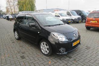 Damaged car Renault Twingo Renault Twingo - 1.2-16V Miss 2011/6