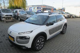 skadebil auto Citroën C4 cactus 1.2 e-VTi Shine Automaat. Schadevrij 2015/2