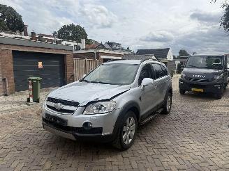 krockskadad bil auto Chevrolet Captiva 2.0 VCDI Executive grijs kenteken 2010/1
