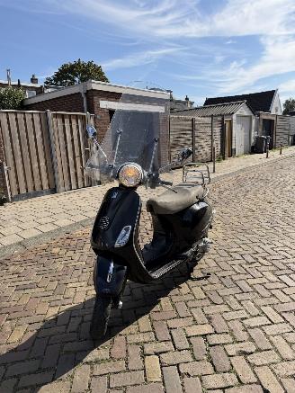 uszkodzony samochody osobowe Audi  VESPA LX 4T 2010/1