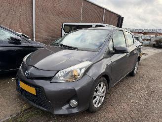 krockskadad bil auto Toyota Yaris 1.5 Full Hybrid Aspiration 2014/1