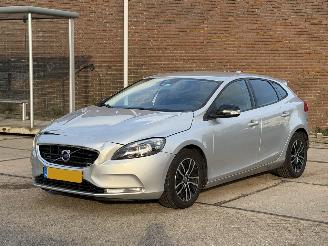 Vaurioauto  passenger cars Volvo V-40 1.6 T4 AUTOMAAT 2014/1