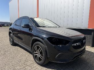 Damaged car Mercedes GLA 200d AUTOMAAT 2022/1