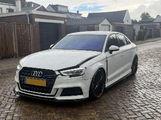 Voiture accidenté Audi A3 1.5 TFSI S Line 2017/1