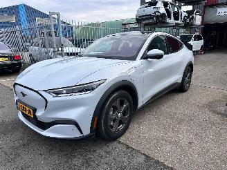 Vaurioauto  passenger cars Ford Mustang Mach-e EXTENDED RWD 98 KWH / PANO 2021/6