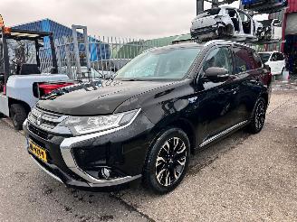 krockskadad bil auto Mitsubishi Outlander 2.0 PHEV EXECUTIVE EDITION 2015/12