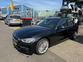 Coche accidentado BMW 3-serie 320d HIGH EXECUTIVE / DAK / LEER / 2012/6