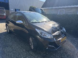 Peugeot 208 1.2 PURE TECH ALLURE  69000KM picture 3