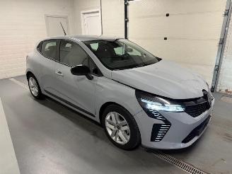 krockskadad bil auto Renault Clio  2024/4