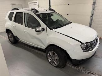 Vaurioauto  passenger cars Dacia Duster  2017/3