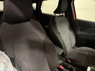 Renault Captur  picture 13