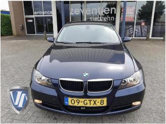 Coche siniestrado BMW 3-serie 3 serie (E90), Sedan, 2005 / 2011 318i 16V 2008/9