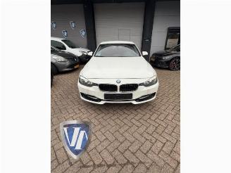 Vrakbiler auto BMW 3-serie  2014/8