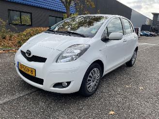 krockskadad bil auto Toyota Yaris 1.3 5drs 74kw Clima 2010/8