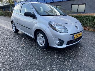 damaged passenger cars Renault Twingo 1.2 airco 2010/8
