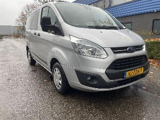 Vaurioauto  passenger cars Ford Transit 2.2 DC 2014/8