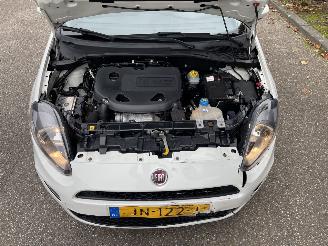 Fiat Punto Evo 5drs 73kw picture 7