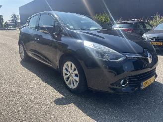 krockskadad bil auto Renault Clio 1.5dci 2015/10