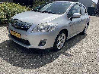 uszkodzony samochody osobowe Toyota Auris 1.8 hybrid 2011/8