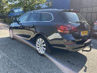Schadeauto Opel Astra 1.4 Cosmo 2011/10