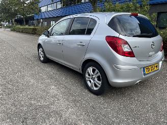 uszkodzony samochody osobowe Opel Corsa 1.4 Aut. 2011/10