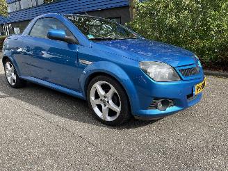 Schadeauto Opel Tigra 1.8 2005/10