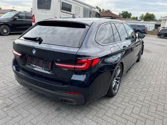 krockskadad bil auto BMW 5-serie d M Sport Touring 210KW Facelift Mild Hybrit 2021/3