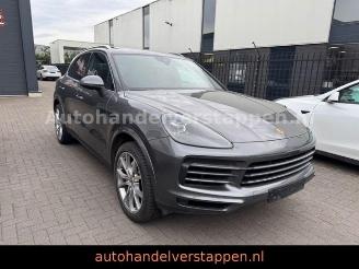 Damaged car Porsche Cayenne 3.0L 250KW Pano Leder LED 2019/5