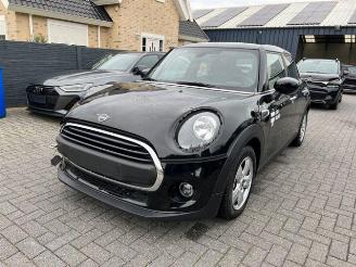 krockskadad bil motor Mini One 75KW Essential Trim Navi 2021/3