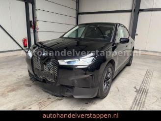 Vaurioauto  passenger cars BMW iX 40 xDrive 77KWH 240KW Leder Navi LED 2023/4