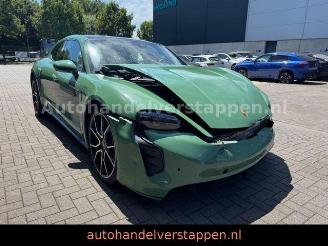krockskadad bil auto Porsche Taycan Sport Turismo Pano Bose leder Special Col 2022/12