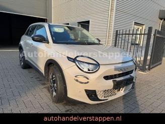 Unfallwagen Fiat 600 Hybrid 1.2 Hybrid DCT  Automatik 2025/6