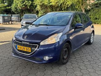 Coche accidentado Peugeot 208 1.2 VTI   ( INRUIL VERKREGEN ) 2013/6