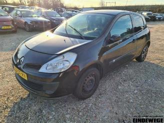 Coche siniestrado Renault Clio Clio III (BR/CR), Hatchback, 2005 / 2014 1.4 16V 2006/5