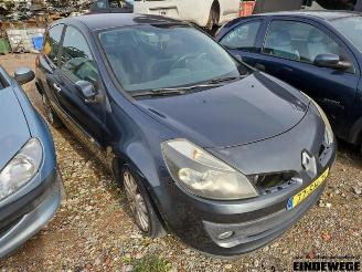 Uttjänta bilar auto Renault Clio Clio III (BR/CR), Hatchback, 2005 / 2014 1.4 16V 2006/1