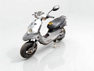 damaged scooters Peugeot  50 TREKKER 2004/9