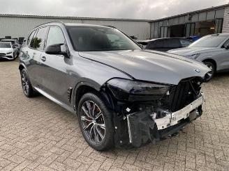 krockskadad bil auto BMW X5 M60i xDrive *HEAD UP - PANO - AHK - KAM* 2024/11