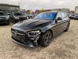 Mercedes E-klasse 300 T AMG Lin *PANO - NAVI - KAM* picture 12