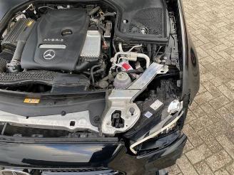 Mercedes E-klasse 300 T AMG Lin *PANO - NAVI - KAM* picture 17