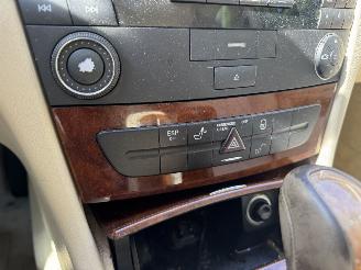 Mercedes E-klasse 240 Elegance! 155dzk NAP! nL Auto picture 16