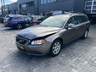Coche accidentado Volvo V-70 2.0 Momentum 2008/9