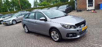 krockskadad bil auto Peugeot 308 1.2i 5drs  110pk navi 2021/9
