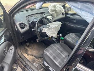 Peugeot 108 108, Hatchback, 2014 1.0 12V VVT-i picture 9