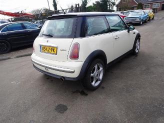 Sloopauto Mini Cooper 1.6 16v 2003/6