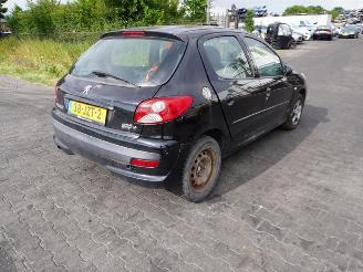Coche siniestrado Peugeot 206+ 1.4 2009/10
