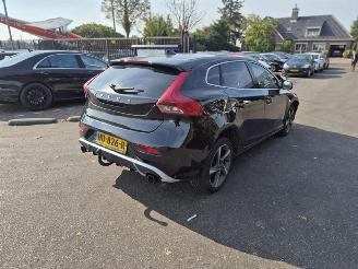 škoda osobní automobily Volvo V-40 2.0 D2 16V 2015/10