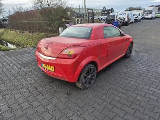 Vrakbiler auto Opel Tigra twin Top 1.4 2004/6