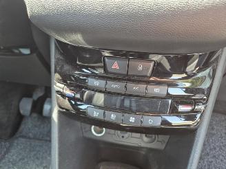 Peugeot 208 1.2 Vti picture 8