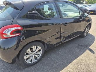 Peugeot 208 1.2 Vti picture 5