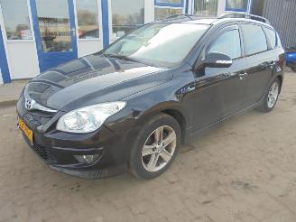 Salvage car Hyundai I-30 Crosswagon 1.4i-Motion Buisiness 2011/5